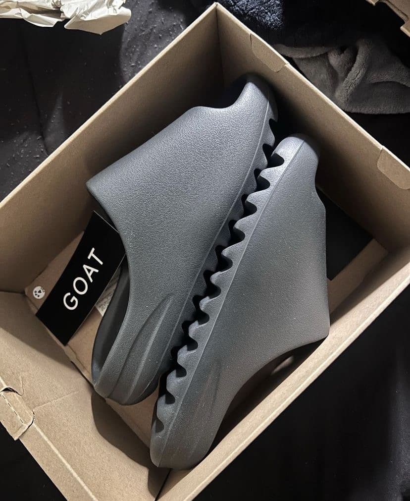 Yeezy slide 